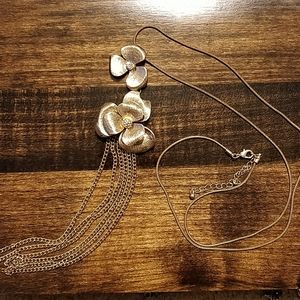 Gold pendant necklace